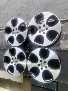 We are selling a set of clean as good as new 18 inch original golf 5 g t i mag rims.