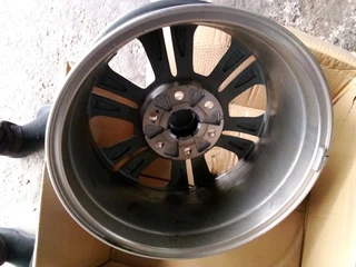 We are selling a set of clean as good as new 18 inch original Mitsubishi Triton and Pajero mag rims