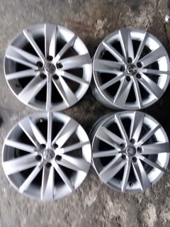 We are selling a set of clean 15 inch original Polo TSI mag rims