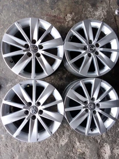 We are selling a set of clean 15 inch original Polo TSI mag rims