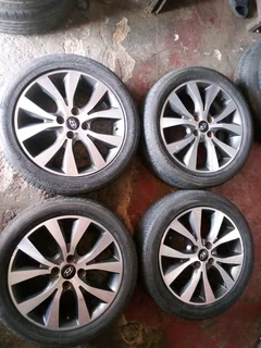16 inch original Hyundai accent mag rims all clean with 90% new tyres kumho as good as new what you