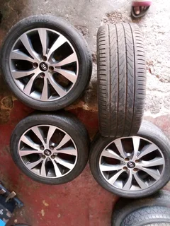 16 inch original Hyundai accent mag rims all clean with 90% new tyres kumho as good as new what you