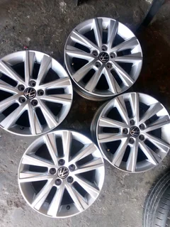 15 inch clean polo TSI mags in a very good condition pcd 5/100