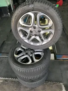 We are selling a set of clean 16 inch original Hyundai i20 mag rims with tyres
