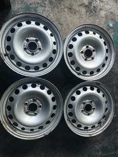 We are selling a set of clean as good as new 16 inch original ford transit steel rims