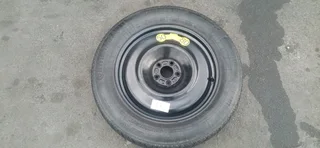 18 inch original Landrover biscuits, all clean as good as new tyre size 155/80  18