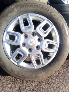 One 17 inch original Hyundai straria mag rim and tyre for spare.All clean tyre 80% App 0604480246