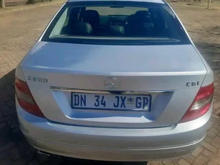 Selling clean 2011 Mercedes Benz C200 in a very good driving condition start and go