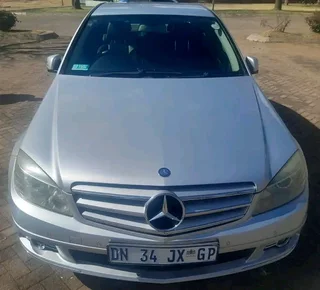 Selling clean 2011 Mercedes Benz C200 in a very good driving condition start and go