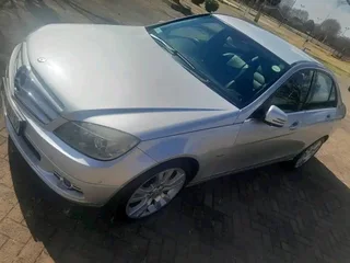 Selling clean 2011 Mercedes Benz C200 in a very good driving condition start and go