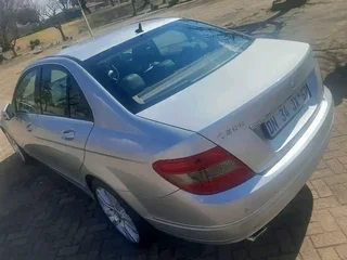 Selling clean 2011 Mercedes Benz C200 in a very good driving condition start and go