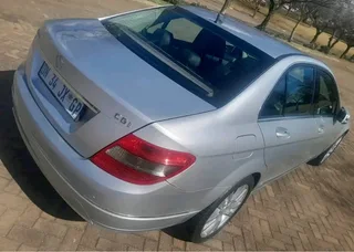 Selling clean 2011 Mercedes Benz C200 in a very good driving condition start and go