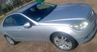 Selling clean 2011 Mercedes Benz C200 in a very good driving condition start and go