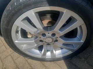 Selling clean 2011 Mercedes Benz C200 in a very good driving condition start and go