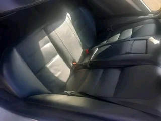 Selling clean 2011 Mercedes Benz C200 in a very good driving condition start and go