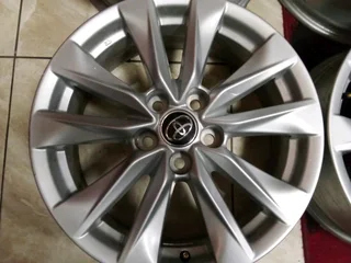 We are selling a set of 17 inch clean as good as new Toyota mag rims original. Pcd 5/114.3
