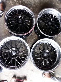 19 inch 5 holes as good as new wide and narrow pcd 5/1129J and 8J.