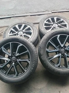 Selling 16 inch original Toyota Corolla mag rims without good 80%  tyres