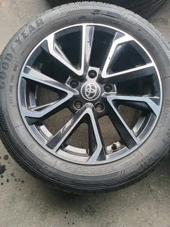 Selling 16 inch original Toyota Corolla mag rims without good 80%  tyres