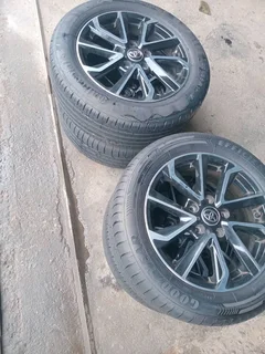 Selling 16 inch original Toyota Corolla mag rims without good 80%  tyres