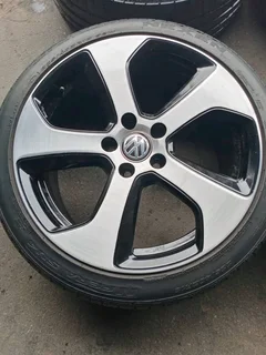 Selling clean as good as new 18 inch original VW Golf wheels with 80% tyres in a very good condition