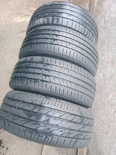 Selling clean as good as new 18 inch original VW Golf wheels with 80% tyres in a very good condition