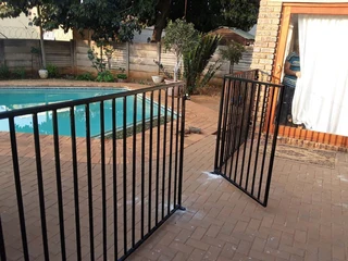 Swimming pool fencing