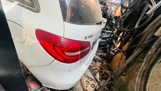 MERCEDES B180