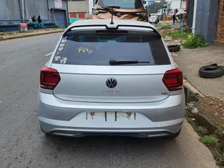 VW POLO 8