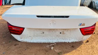 BMW M4 TAIL GATE