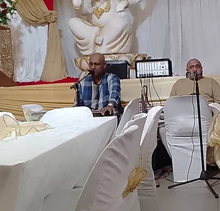 Bhajans &amp; kirtans  Pooja sungeeth