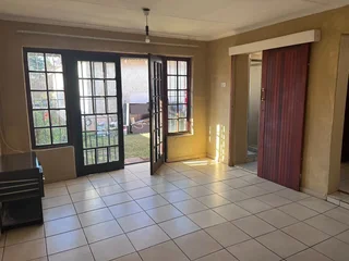 R3 200 | Studio Bachelor For Rent In Kensington, Johannesburg
