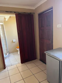 R3 200 | STUDIO BACHELOR For Rent in Kensington, Johannesburg