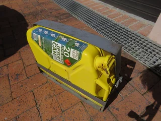 1 Jerry can for diesel 20 ltrs.