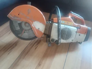 Stilh saw (cutoff machine3.2kw petrol engineServiced ready to workComes with bladesNEG: