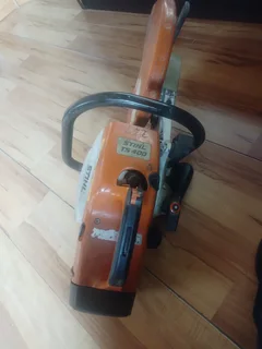 Stilh saw (cutoff machine3.2kw petrol engineServiced ready to workComes with bladesNEG: