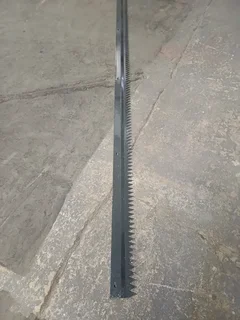 Tiger tooth spike rail for gates/,fencing