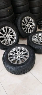 Toyota fortuner or hikux wheels