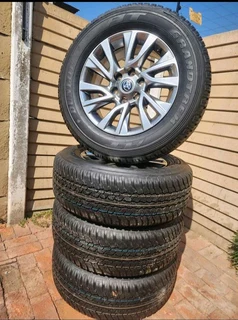Toyota fortuner Rims and tyres