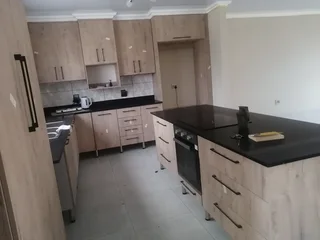 4 bed 2.5 bath house to rent Vandyk Park