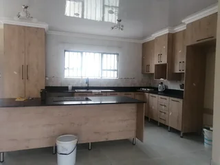 4 bed 2.5 bath house to rent Vandyk Park