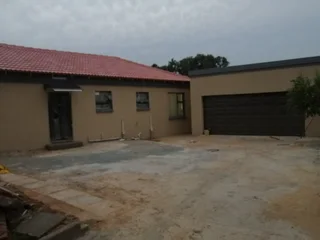 4 bed 2.5 bath house to rent Vandyk Park