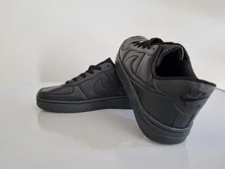 Nike sneakers (New) (size 4)