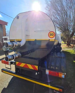 HONEY SUCKER TRUCK MANUFACTURER SEPTIC SEWERAGE TANK
