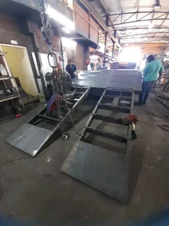 TOW TRUCK MANUFACTURER ROLL BACK TRUCK FLOOR