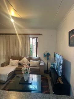 ROOM TO RENT IN 2 BED APARTMENT IN PARKLA