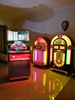 Classic Jukeboxes & Pinball Machines