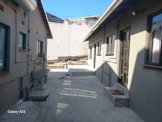 4 BEDROOM OUTBUILDING TO LET IN HAVENSIDE