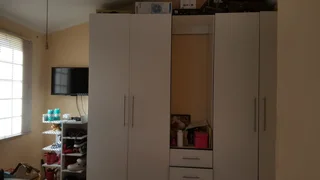 2 bedroom house that has 1 bedroom available to rent for 1 female boarder fully furnished R2800 PM..