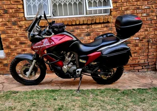 HONDA TRANSALP XL 700CC